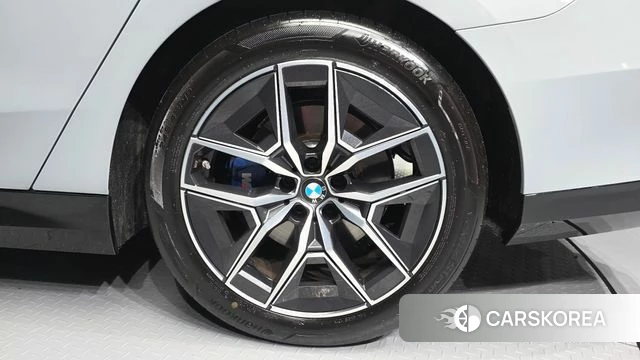 BMW 5 Series (G60) id 4548624 из Кореи 13