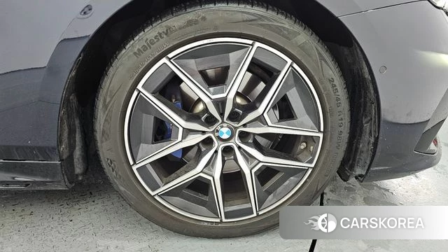 BMW 5 Series (G60) id 4612753 из Кореи 13