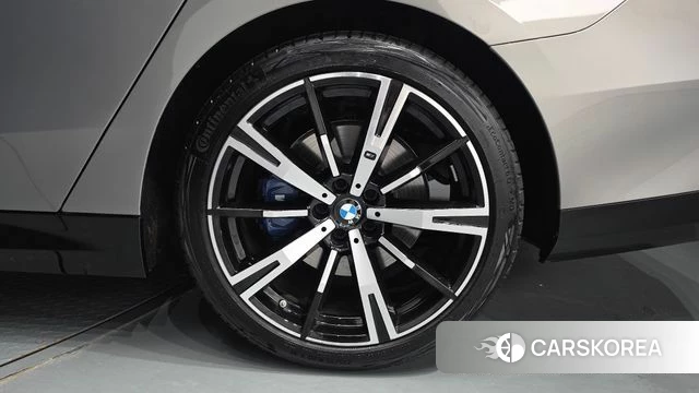 BMW 5 Series (G60) id 4194023 из Кореи 13