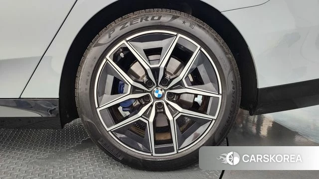 BMW 5 Series (G60) id 4589974 из Кореи 13
