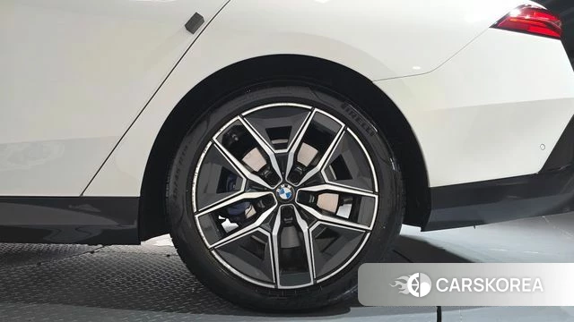 BMW 5 Series (G60) id 4934668 из Кореи 13