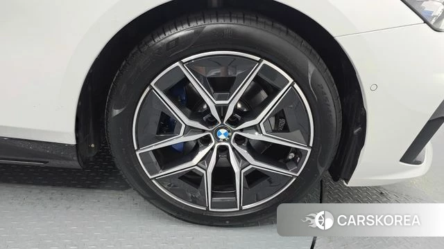 BMW 5 Series (G60) id 4554392 из Кореи 13