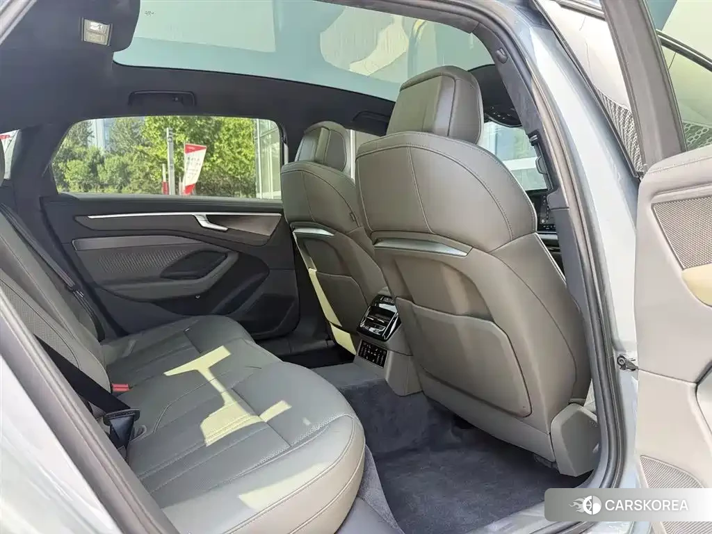 Audi A6L id 4680544 из Китая 13