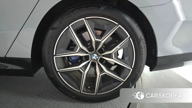 BMW 5 Series (G60) id 4532974 из Кореи 13