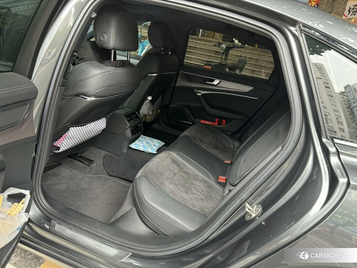 Audi A6L id 4452801 из Китая 13