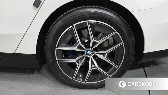 BMW 5 Series (G60) id 4380823 из Кореи 13