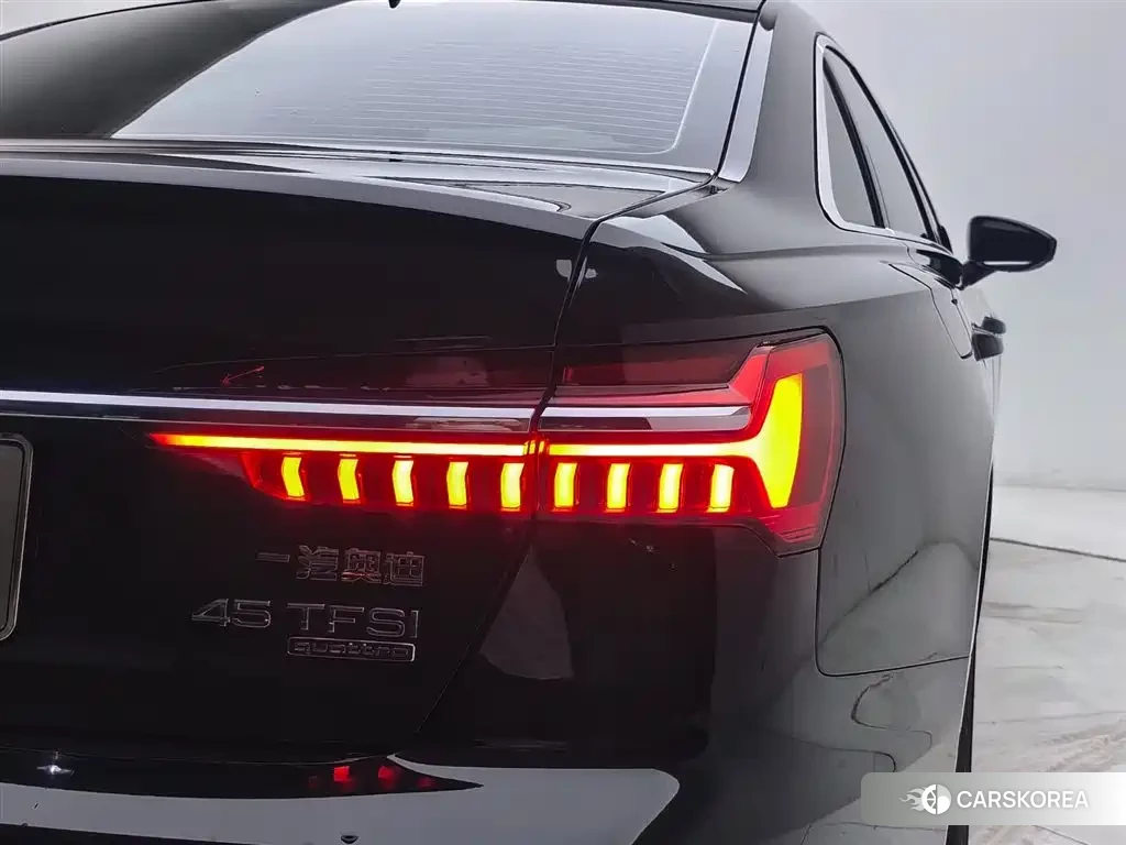 Audi A6L id 4570298 из Китая 13