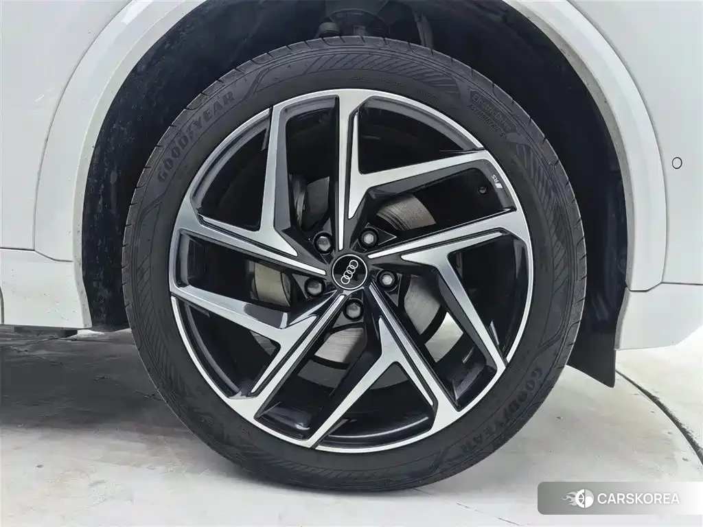 Audi Q6L id 4599505 из Китая 13
