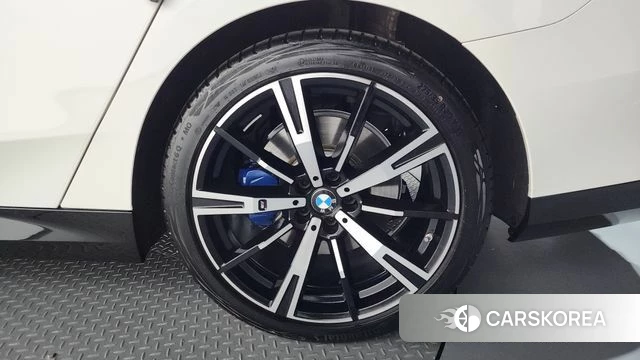 BMW 5 Series (G60) id 4505456 из Кореи 13