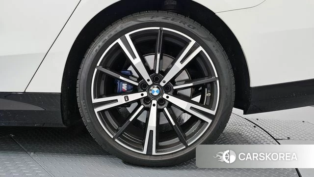 BMW 5 Series (G60) id 4374984 из Кореи 13