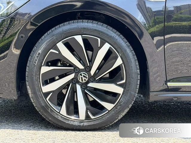 Volkswagen Passat id 4276472 из Китая 13