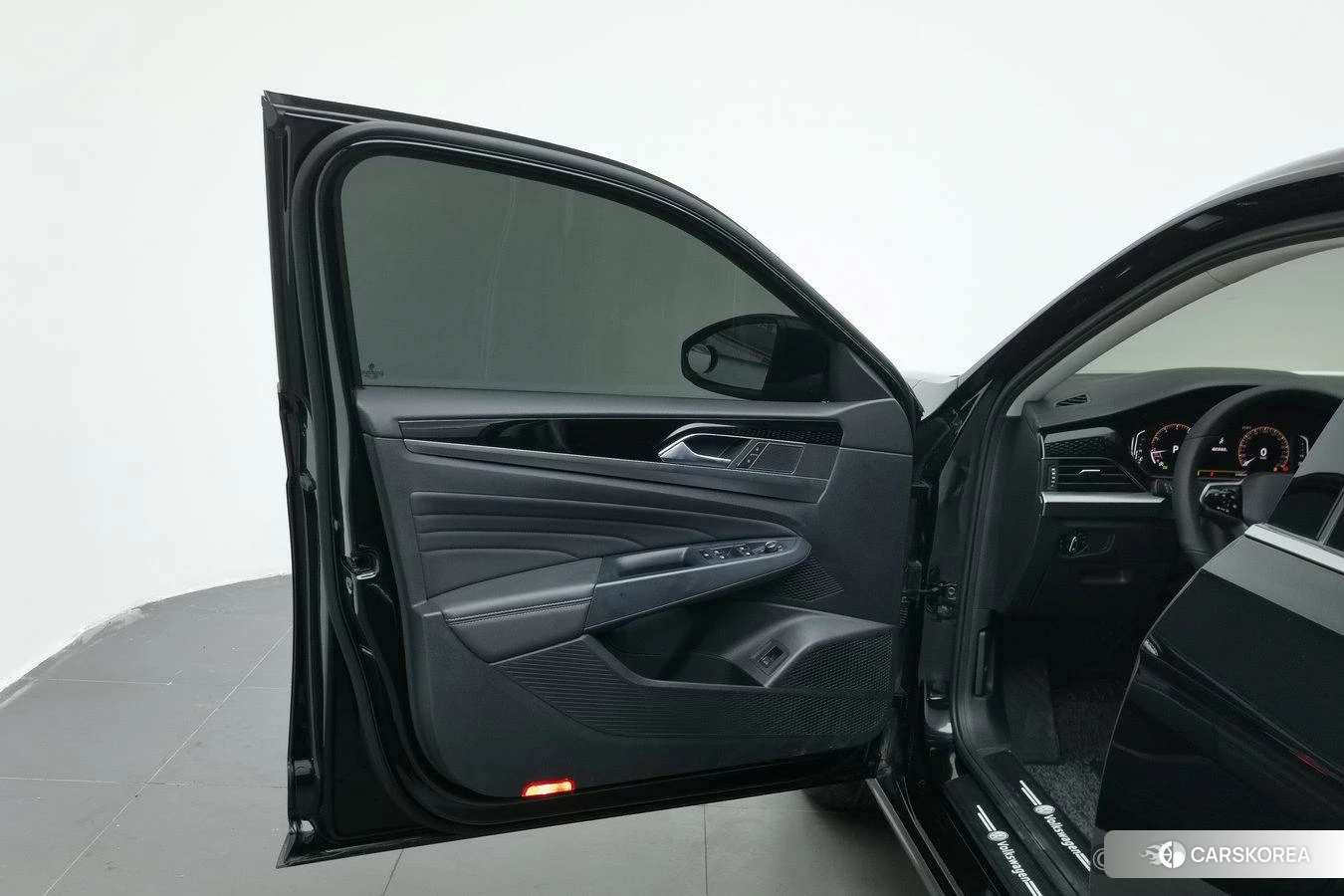 Volkswagen Passat id 4510854 из Китая 13