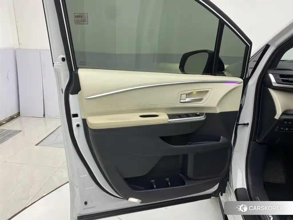 Toyota Sienna id 4629671 из Китая 13
