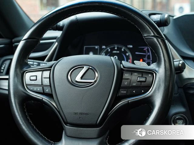 Lexus ES id 3890790 из Китая 13