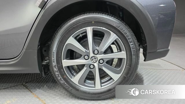 Toyota Prius C id 4402561 из Кореи 13