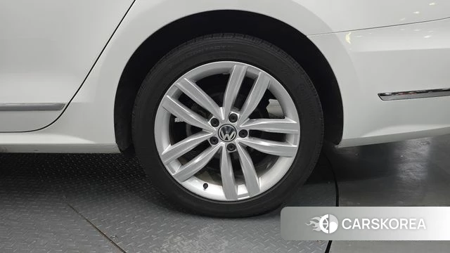 Volkswagen The New Passat id 4620479 из Кореи 13