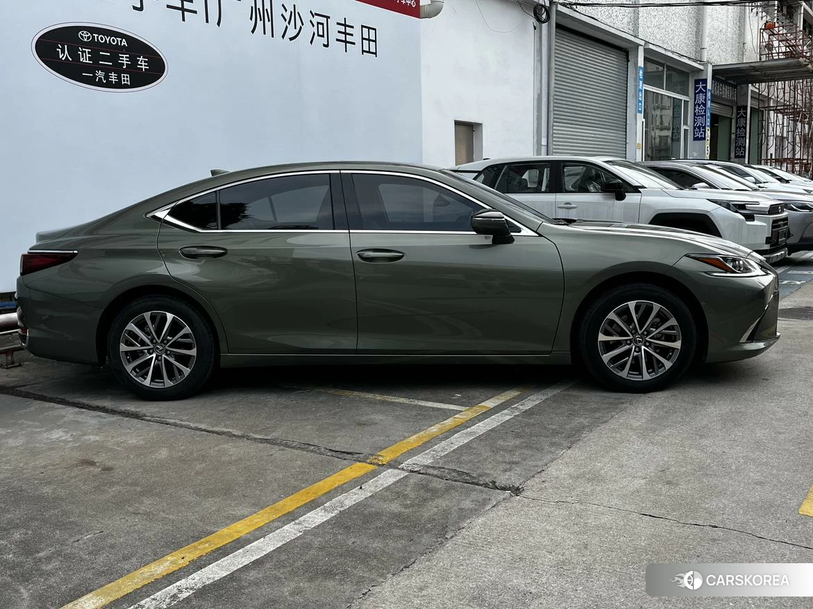 Lexus ES id 4486407 из Китая 13