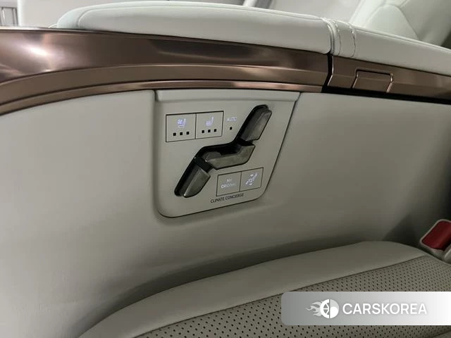 Lexus LM id 4239487 из Китая 14