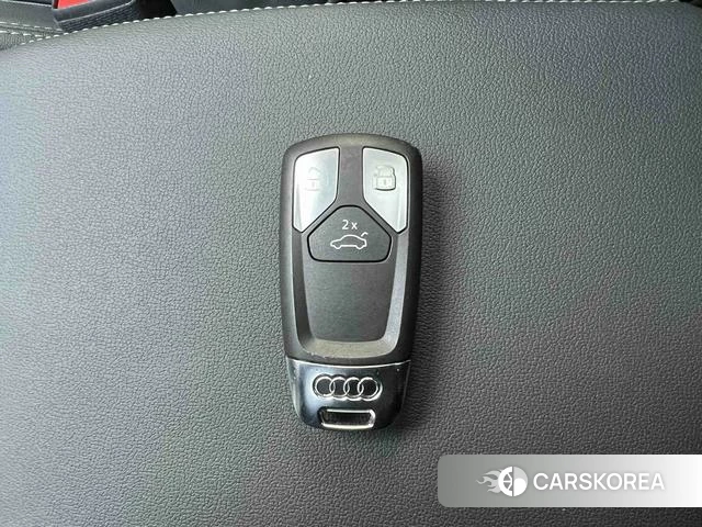 Audi Q5L id 4298021 из Китая 14
