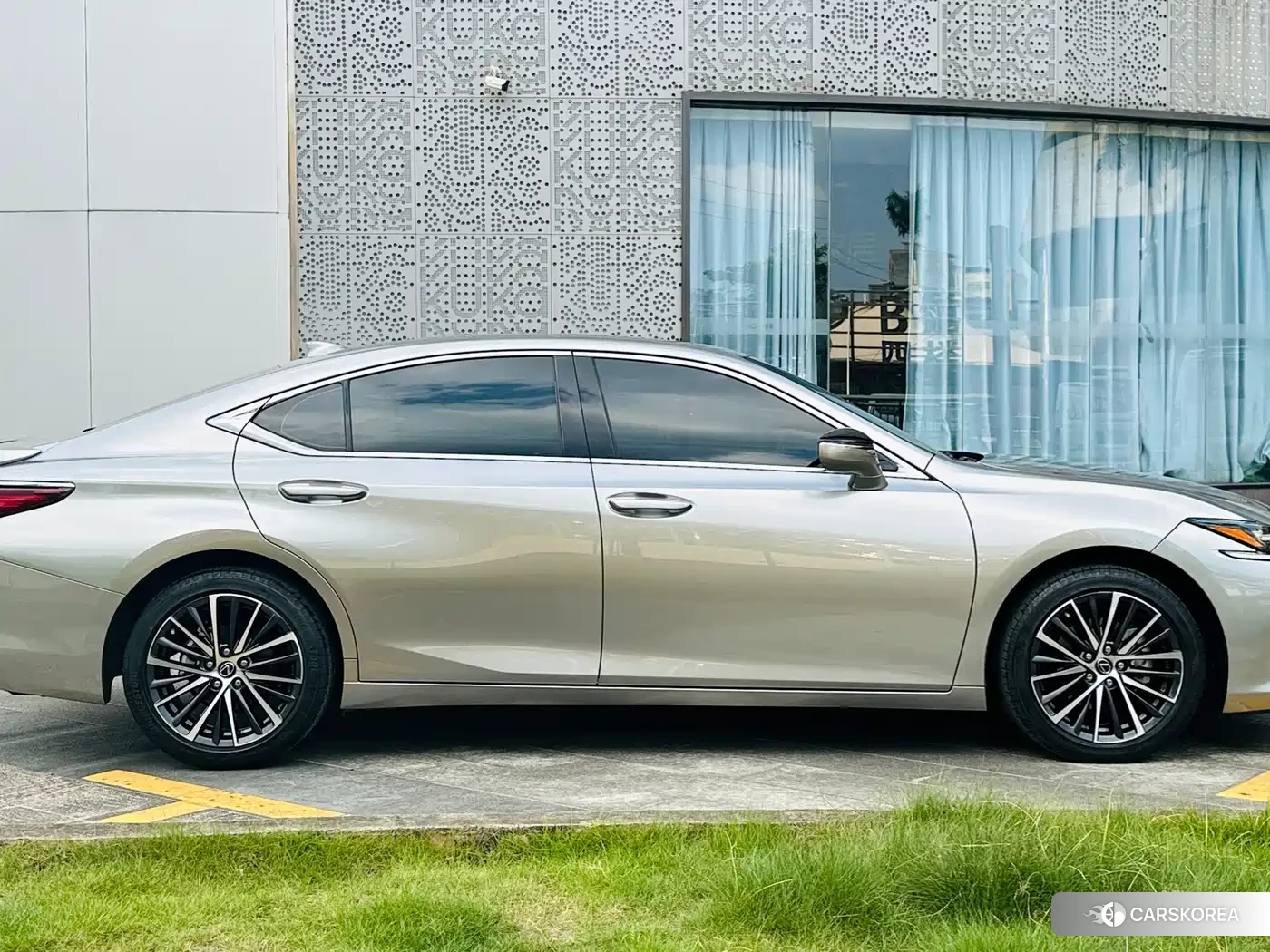 Lexus ES id 4686058 из Китая 15