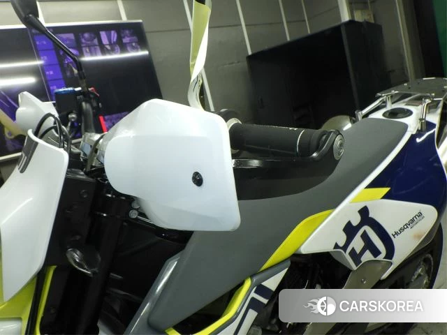 Husqvarna 701 SUPERMOTO id 4184210 из Японии 14