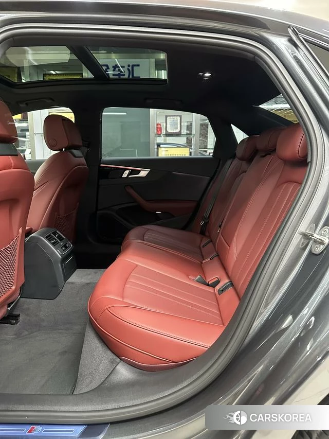 Audi A4L id 4313398 из Китая 14