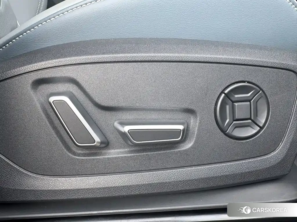 Audi Q6L id 4628132 из Китая 14