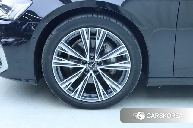 Audi A6L id 4272107 из Китая 14