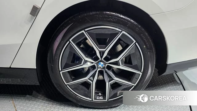 BMW 5 Series (G60) id 4479916 из Кореи 14