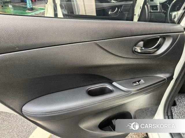 Nissan TIIDA id 4263972 из Китая 14