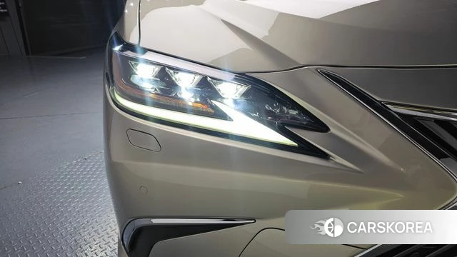 Lexus ES300h 7th generation id 4402947 из Кореи 14