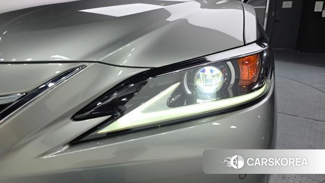 Lexus ES300h 7th generation id 4849971 из Кореи 14