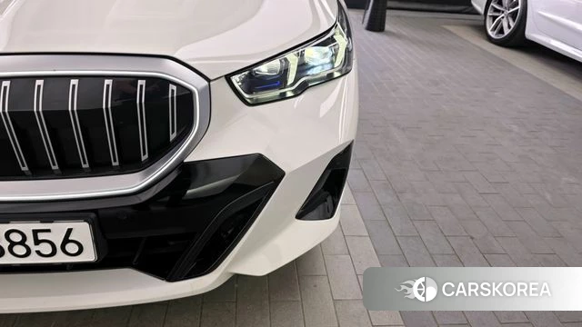 BMW 5 Series (G60) id 4248784 из Кореи 14