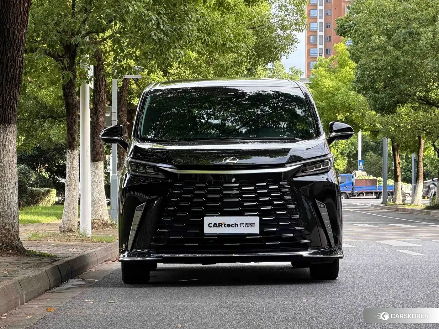 Lexus LM id 4664429 из Китая 14