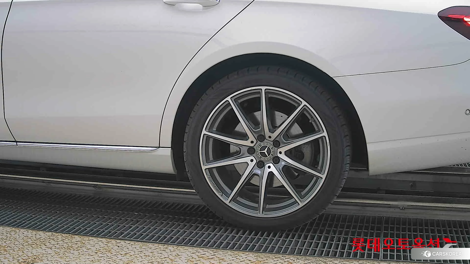 Mercedes-Benz Mercedes-Benz E300 e 4MATIC id 4289668 из Кореи 14