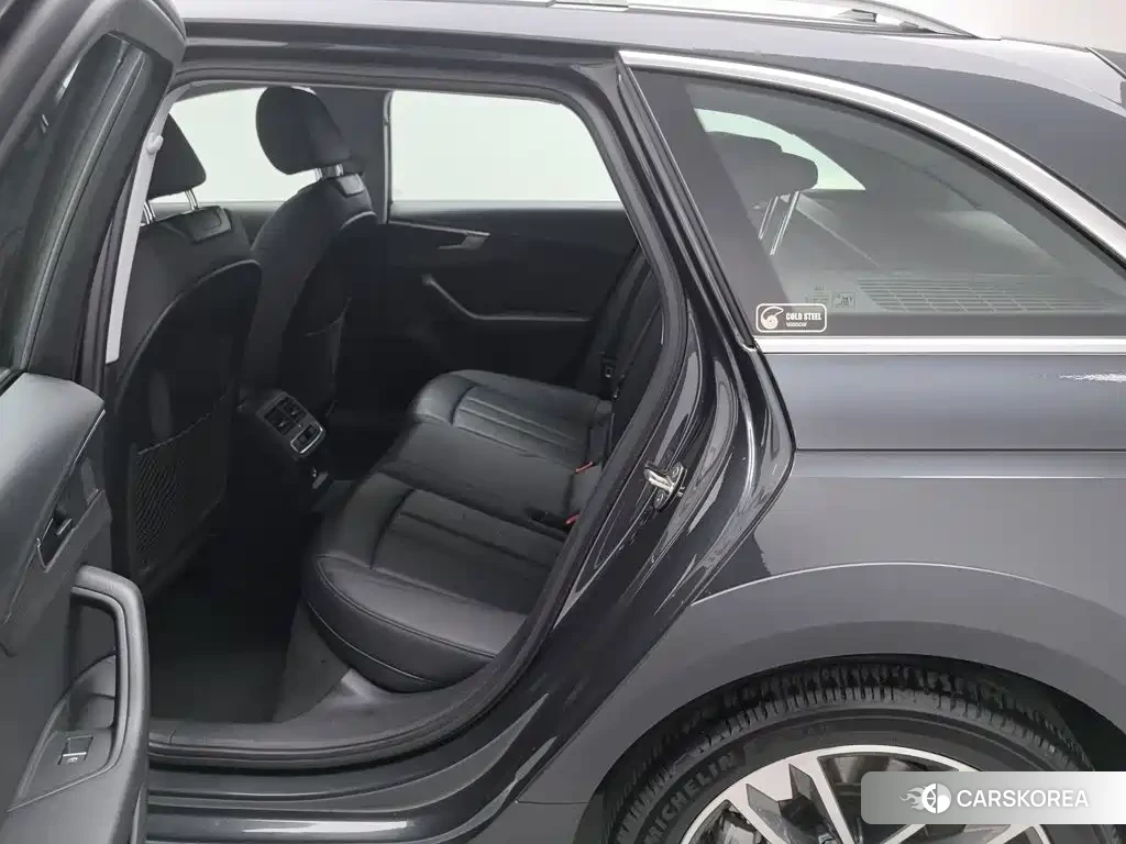 Audi A4L id 4628387 из Китая 14