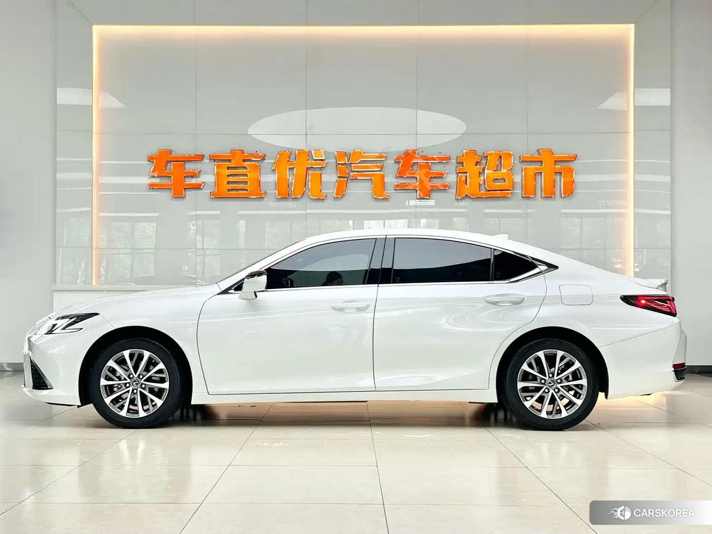 Lexus ES id 4570498 из Китая 14