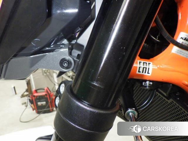 KTM 890 DUKE R id 3957894 из Японии 14