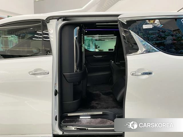 Lexus LM id 4348952 из Китая 14