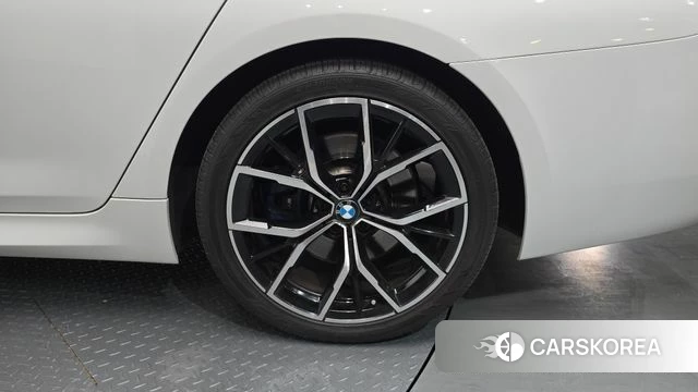BMW 5 Series (G30) id 4792999 из Кореи 14