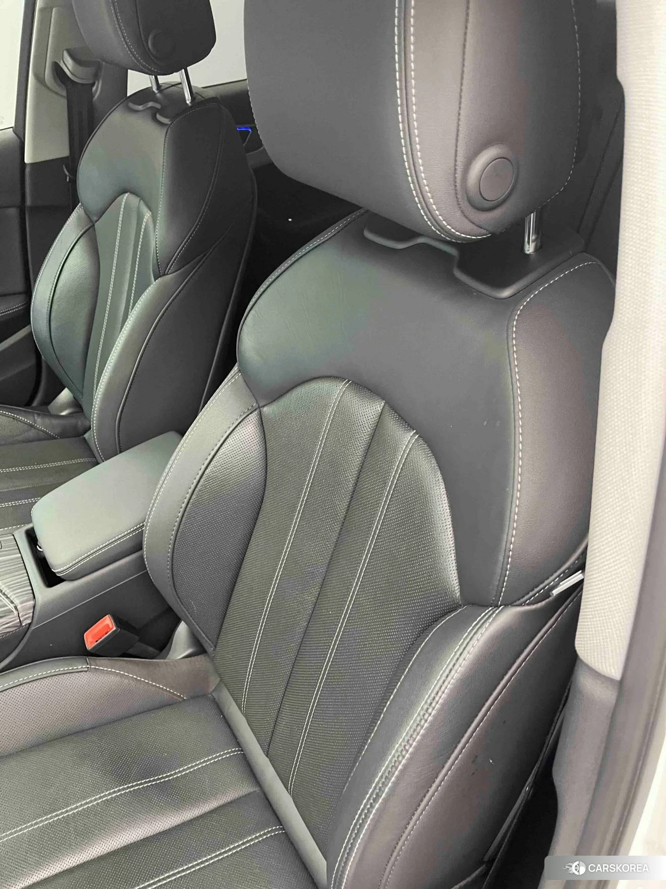 Audi A4L id 4504665 из Китая 14
