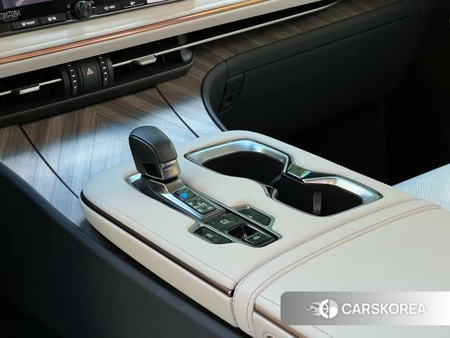 Lexus LM id 4299884 из Китая 14