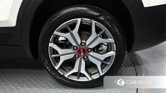 Kia Seltos id 4187975 из Кореи 14