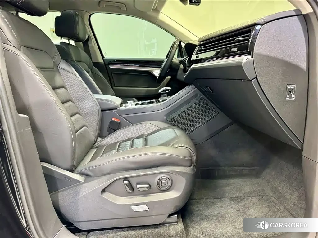Volkswagen Touareg id 4577874 из Китая 14