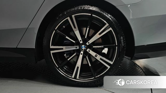 BMW 5 Series (G60) id 4649504 из Кореи 14