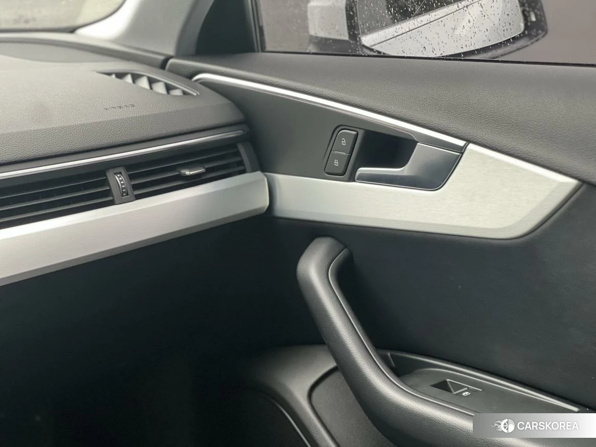 Audi A4L id 4479361 из Китая 14
