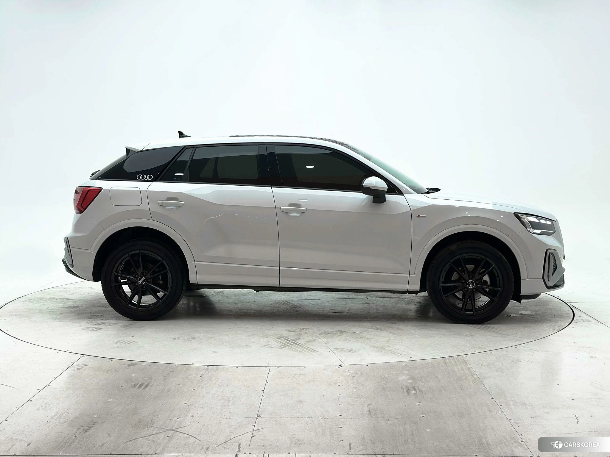 Audi Q2L id 4479618 из Китая 14