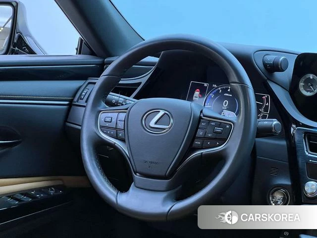 Lexus ES id 4353643 из Китая 14