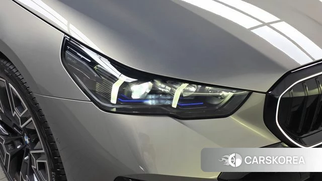 BMW 5 Series (G60) id 4487652 из Кореи 14