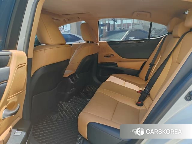 Lexus ES id 4307197 из Китая 14